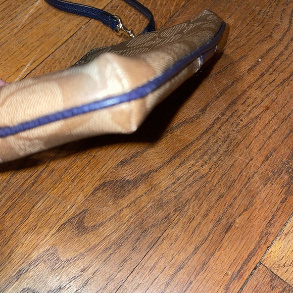 •COACH•TAN/NAVY/BROWN DOUBLE ZIP WRISTLET WALLET (LIKE NEW)SIGNATURE CANVAS LOGO - Picture 7 of 10